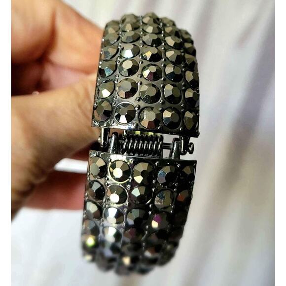 RARE PAPARAZZI ZI BRACELET Making My Way Gun Metal With Hematite Rhinestones NWT - Picture 3 of 6